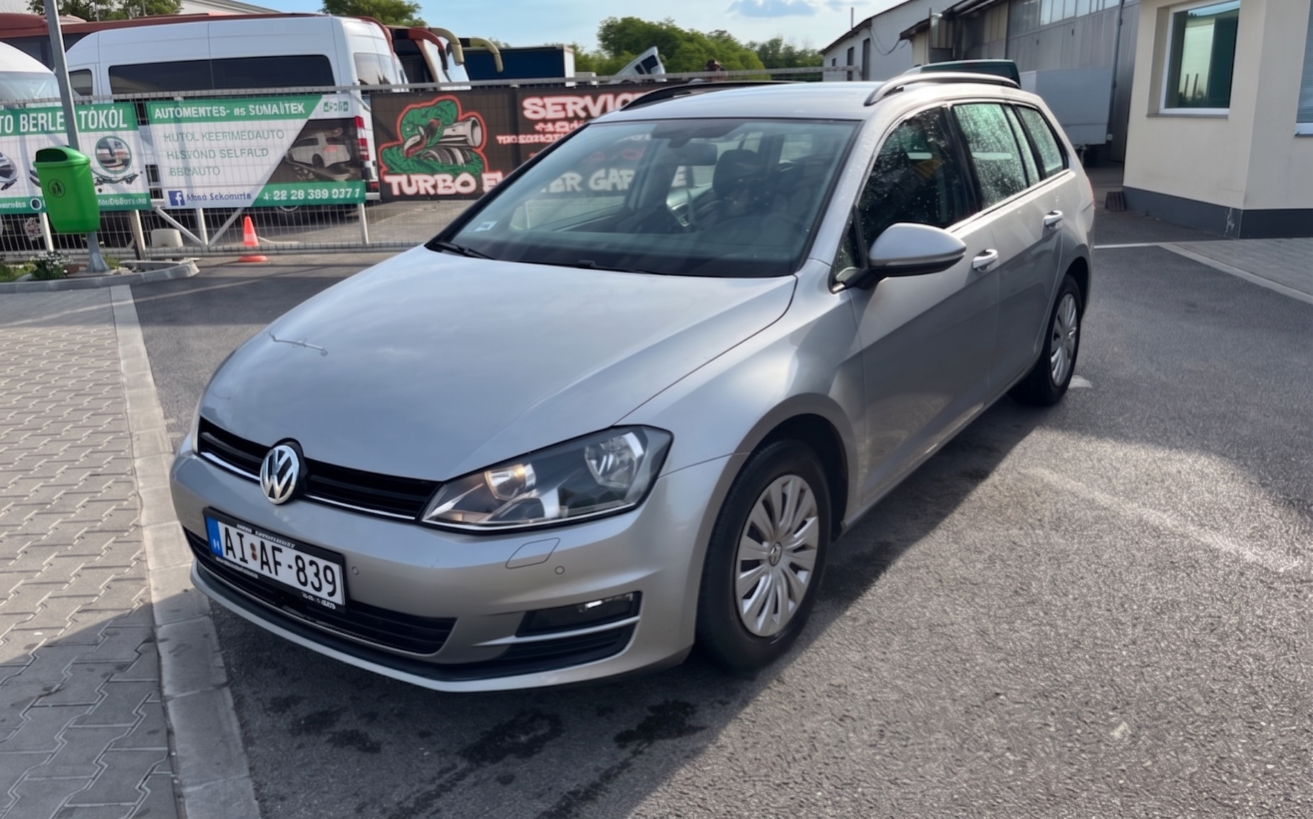 VW Golf Variant kombi — személyautó bérlés